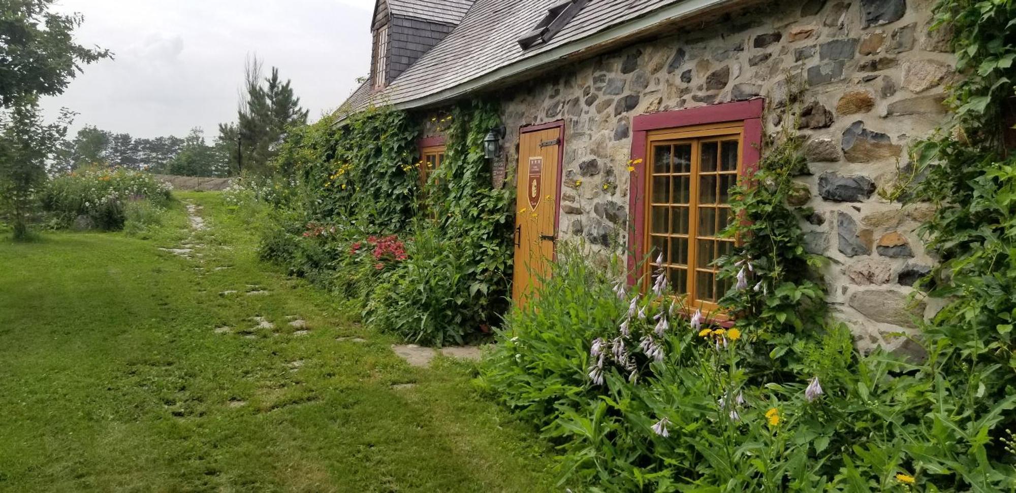 Auberge Le P'Tit Bonheur Saint-Laurent-de-l'ile d'Orleans Exterior foto